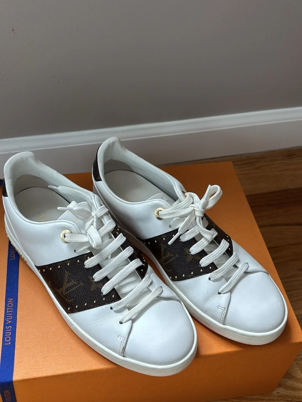 Louis Vuitton White Leather Sneakers with Brown Monogram Stripe